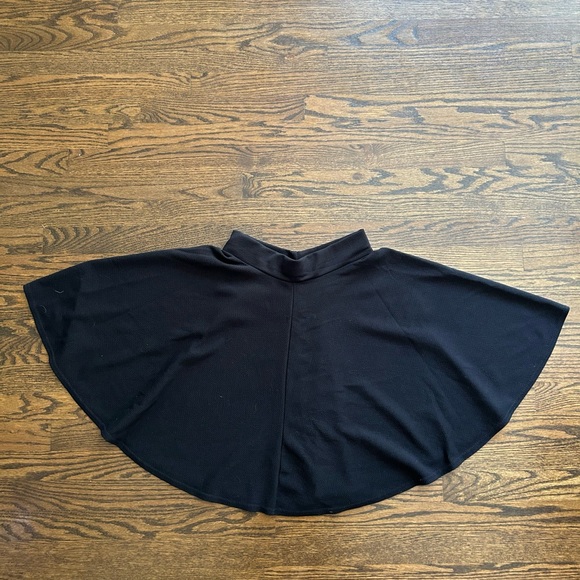 Black Amazon circle skirt, size small. Medium length - Picture 3 of 3